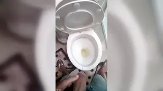 Solo Guy Releases a Steady Stream in Amateur Clip