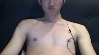 Asian Performer Showcases Impressive Length in Extended Session