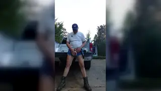 Mature Daddy Pleasures Himself Outdoors on Webcam