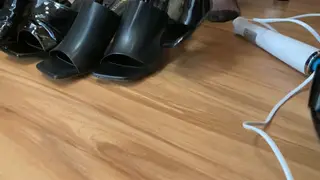 Ebony Goddess in Stockings Drains BBC Onto Nylon Feet