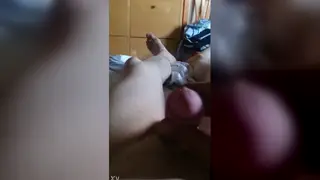 Amateur Hunk Shows Off Thick Cock in Quick Clip
