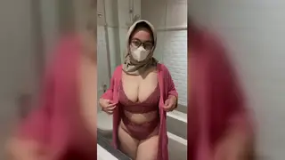 Hijab BBW Squirts and Pisses in Bathroom