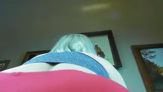 Voluptuous MILF Dominates Gym Session With Facesitting Squats