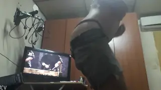 Solo Amateur Clip Captures Brief Intimate Moment