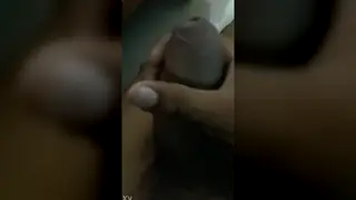Amateur Sends a Flirty Clip Asking for a Chat