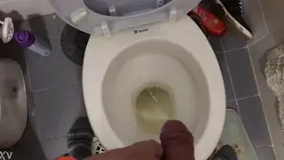 Guy Lets Loose a Hot Stream of Piss