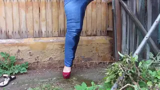 Curvy MILF Compilation Shows Outdoor Pissing Fetish
