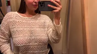 Teen Shows Off Natural Curves in Locker Room
