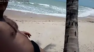 Amateur Blows a Guy on a Crowded Beach