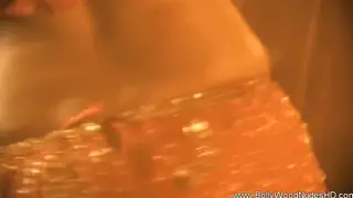 Indian MILF Performs Seductive Solo Dance