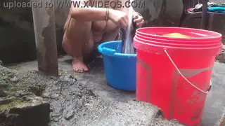 Voluptuous Indian MILF Bathes Outdoors in Yard