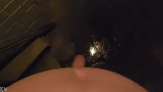 Amateur Guy Records Quick Pissing Clip