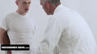 Mature Man Takes a Teen in Doggystyle Until Creampie