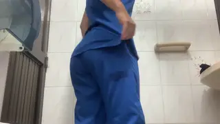Curvy Woman Squirt and Piss in Public Bathroom