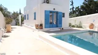 Woman Shows Feet and Masturbates Outdoors in Sunlight