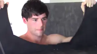 Muscular Hunk Takes Stranger at Gloryhole