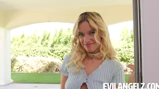 Petite Teen Takes Anal and Blowjob in POV Hookup