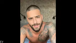 Mature Hunk Shows Off His Body in a Solo Tease