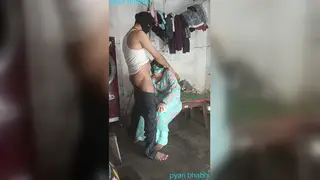 Indian Woman Takes Full Anal Penetration in Doggystyle