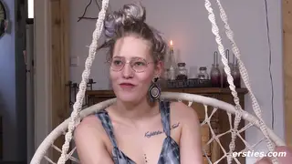 Solo European Explores Wet Folds with Vibrating Toy