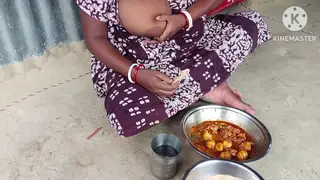 Indian Housewife in a Skirt Takes Anal and a Handjob
