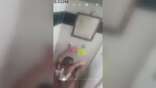 Amateur Pair Share Wet Oral Pleasure in Shower