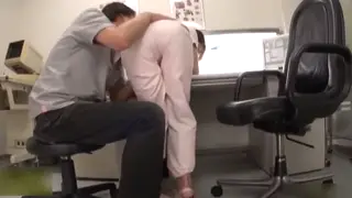 Japanese Doctor Delivers Oral Service in Clinic Setting