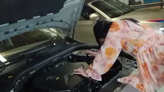 Petite Woman Gives Deepthroat In Exchange