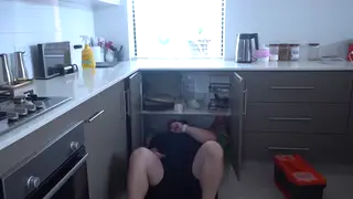 Curvy Stepmom Rewards Handyman with Creampie Ride