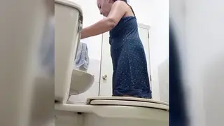 Curvy Latina MILF Enjoys Pissing Play in the Bathroom