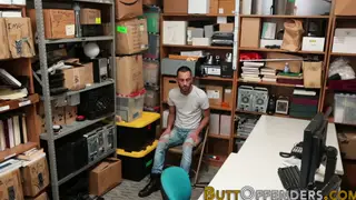 Amateur Thief Gives a Blowjob Before Bareback Riding