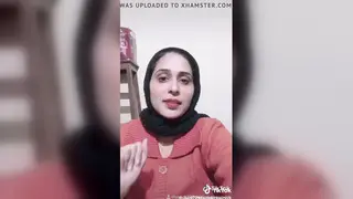 Indian Beauty Delivers Quick Blowjob in Punjabi Clip