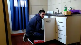 Latina MILF Cheats with Plumber in Kitchen for Facial