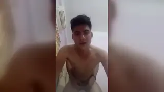 Straight Guy Experiments with a Man on Camera