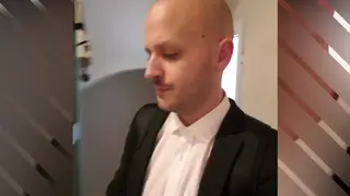 Amateur Guy Sucks a Big Cock in Close-Up