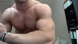 European Muscle Worship Session Highlights Defined Physique