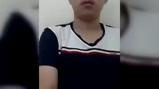 Asian Amateur Enjoys a Slow Session in a Private Room