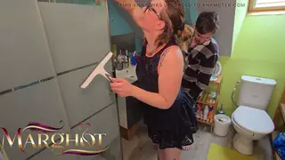 Curvy Milf Takes Double Penetration in Bathroom