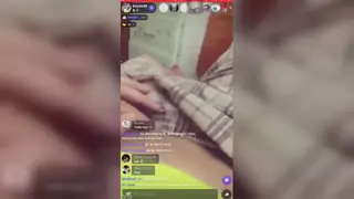 Asian Guy Shows Off in Solo Cam Session