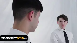 Latino Twink Unloads a Facial in the Shower