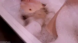 Solo Teen Explodes in Squirting Bath Session