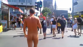 Fit Guy Strips Naked for Public Outdoor Flash