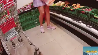 European MILF Flashes Her Pussy During Indoor Shopping