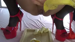 Mature MILF Gapes and Squirts with Banana Toy
