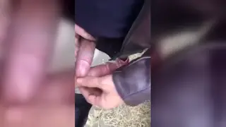 Solo Guy Reaches a Powerful Cumshot