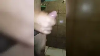 Amateur Stud Soaps Up and Strokes in Shower