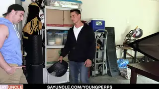 Muscular Stud Barebacks Twink in Reality Scene