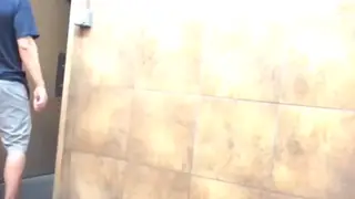 Muscular Hunk Pisses in Amateur Clip