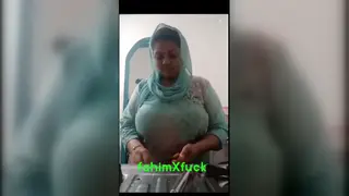 Busty Arab MILF Reveals Voluptuous Curves in Exclusive Clip