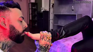Amateur Girl Sucks Toes While Giving Blowjob